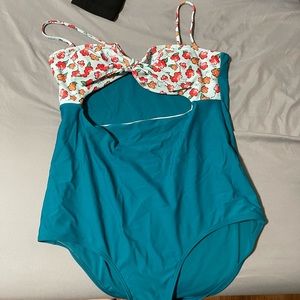 Womens 1 piece bathing suit